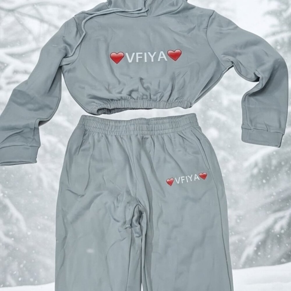 NWT - VFIYA Women’s HEART EMOJI Premium & Cozy Cropped Sweatshirt + Jogger Set - Picture 3 of 7